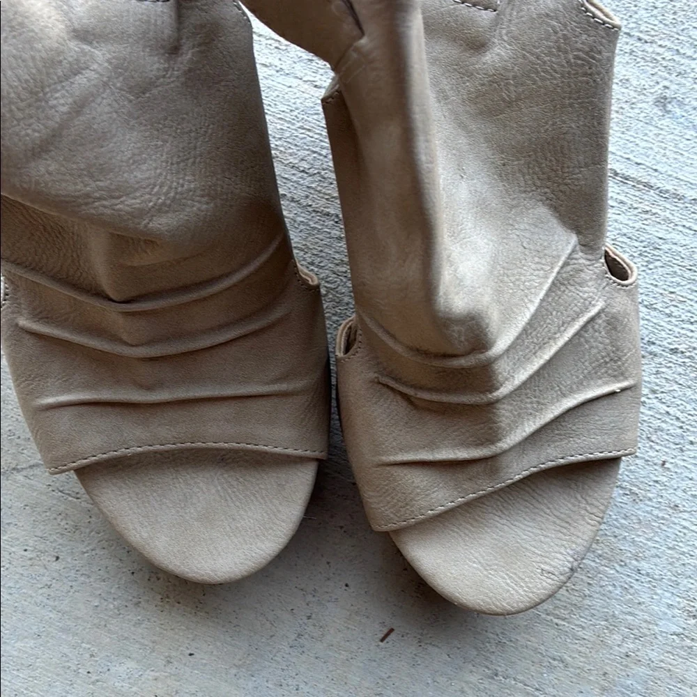 Bucco Tan Wedges Stylish Comfort - Picture 5 of 8